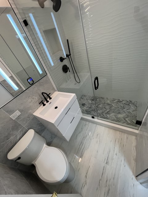 Bathrooms remodel by A&A Construction