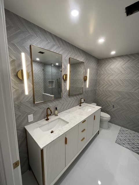 Bathrooms remodel by A&A Construction